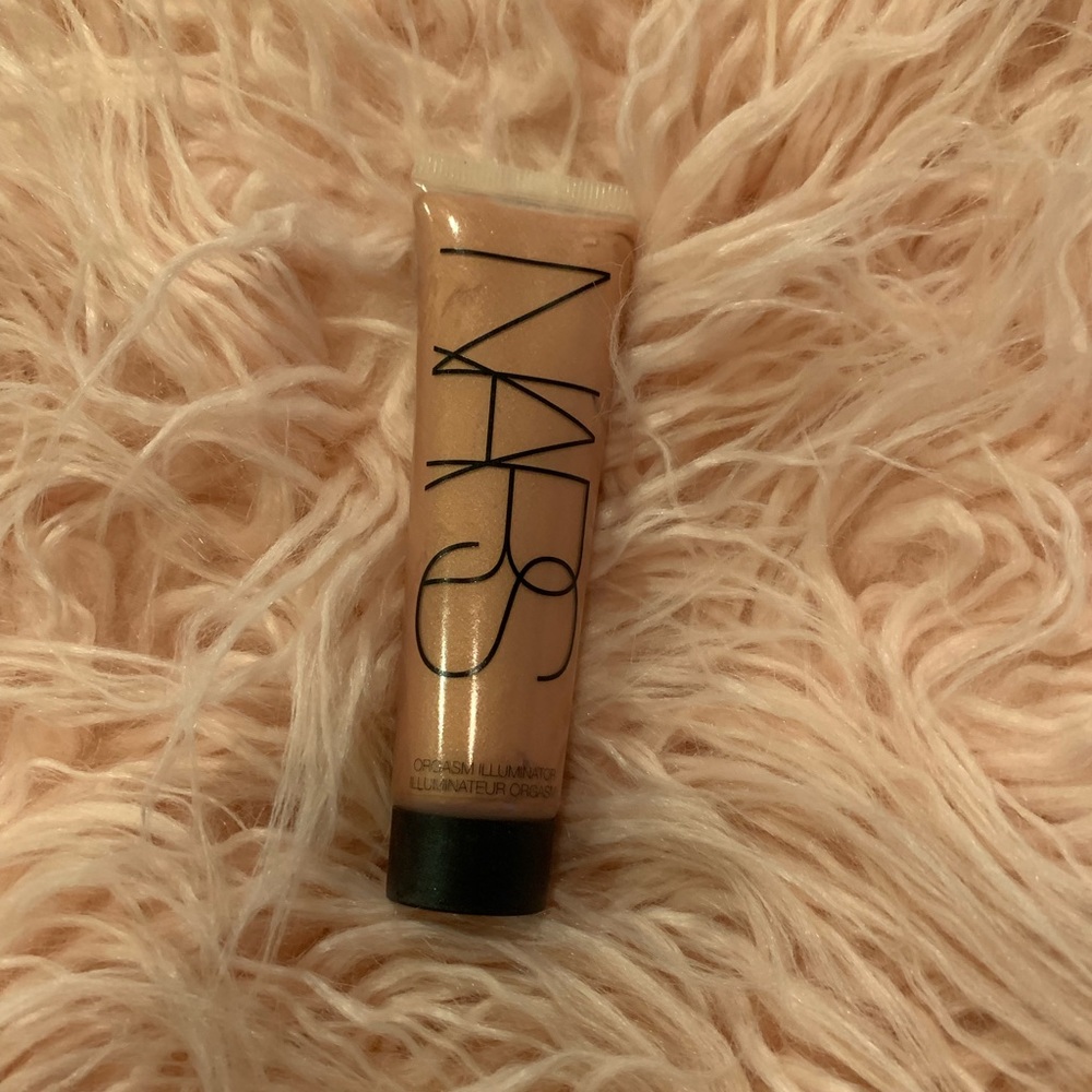 Nars Liquid Illuminator in "orgasm"